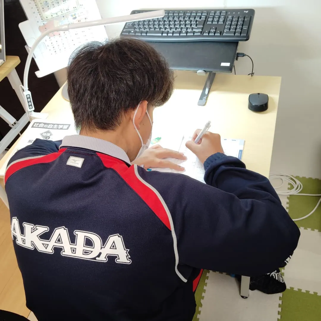 肉離れ✕内出血＝添え木　ついに通院の土曜日19:40〜は学習...