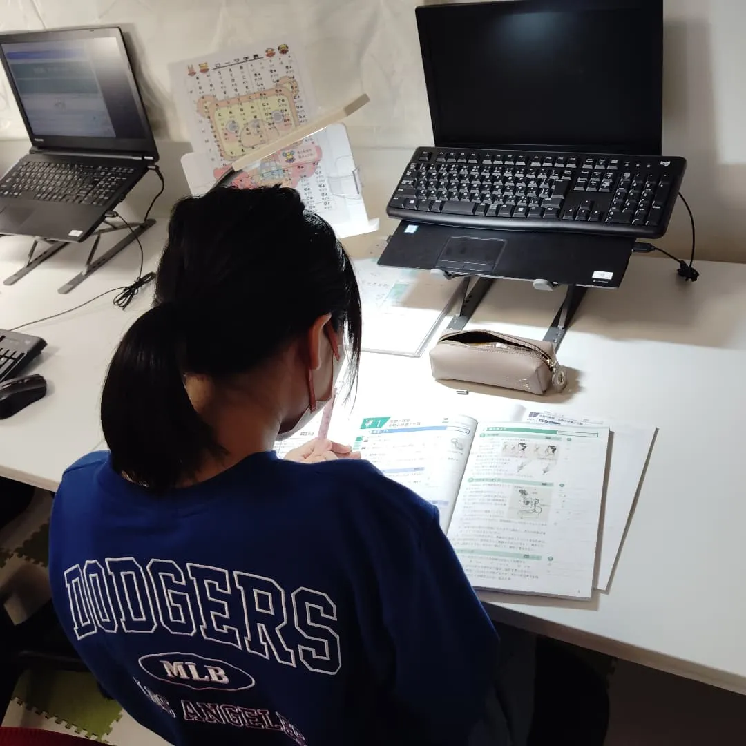 肉離れ✕内出血＝添え木　ついに通院の土曜日19:40〜は学習...