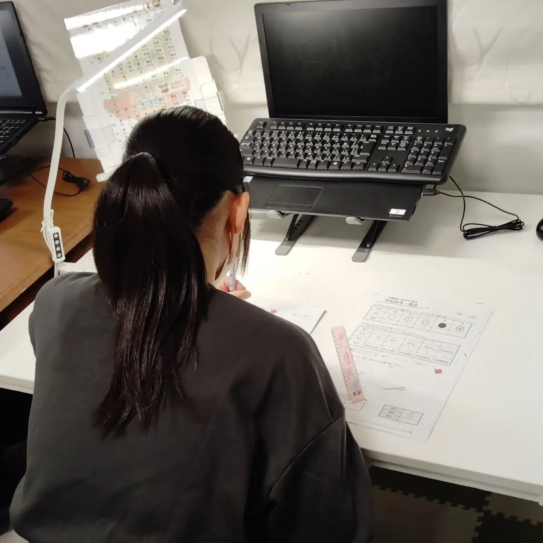 11月中日、テスト対策真っ只中！金曜日18:40〜は学習教室...