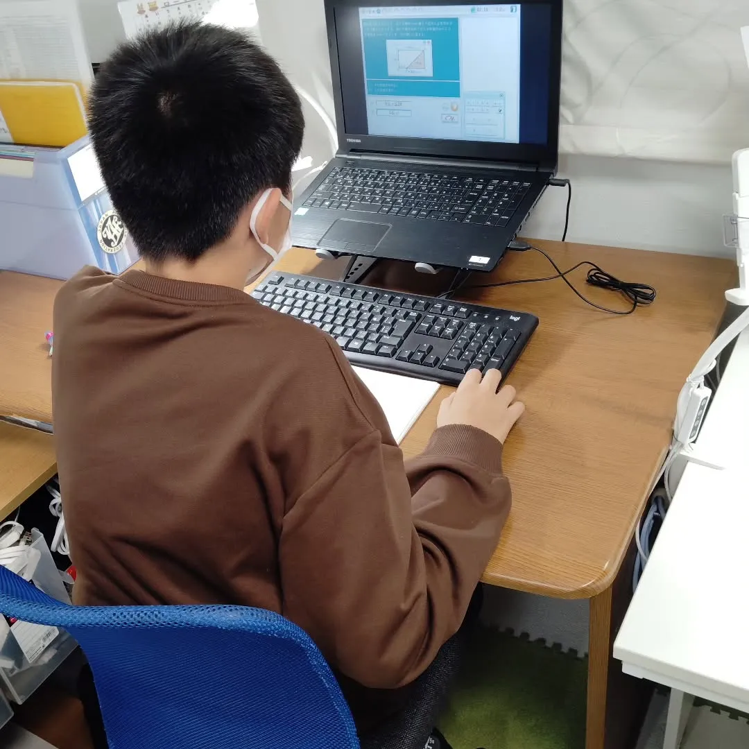 11月中日、テスト対策真っ只中！金曜日18:40〜は学習教室...