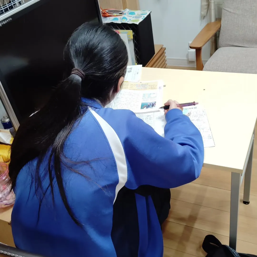 11月中日、テスト対策真っ只中！金曜日18:40〜は学習教室...