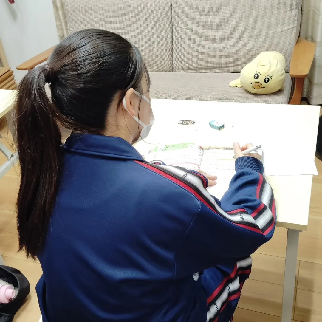 11月中日、テスト対策真っ只中！金曜日18:40〜は学習教室...