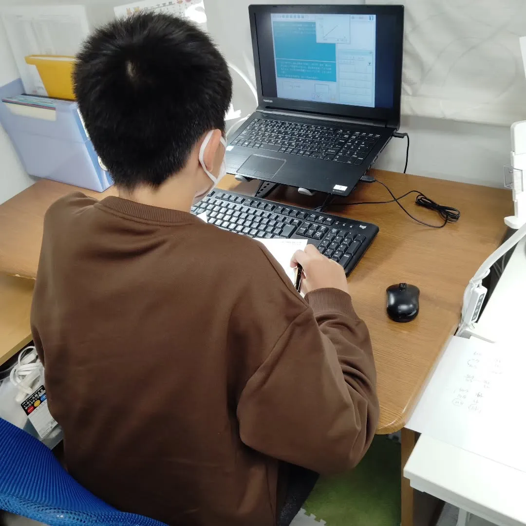 11月中日、テスト対策真っ只中！金曜日18:40〜は学習教室...