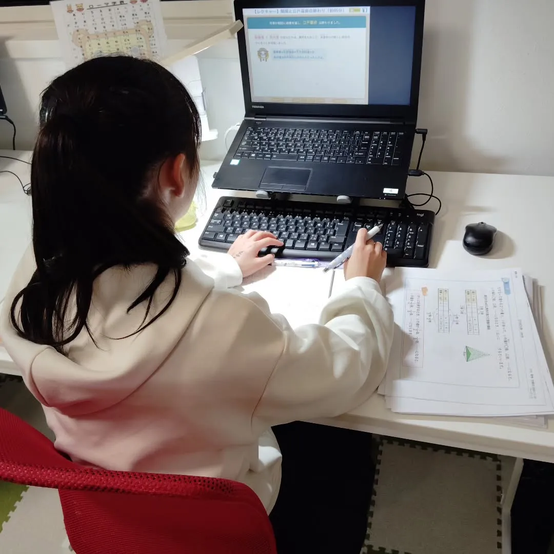 期末テスト前倒しの振り替えで、中学生は基本的にお休み😀木曜日...