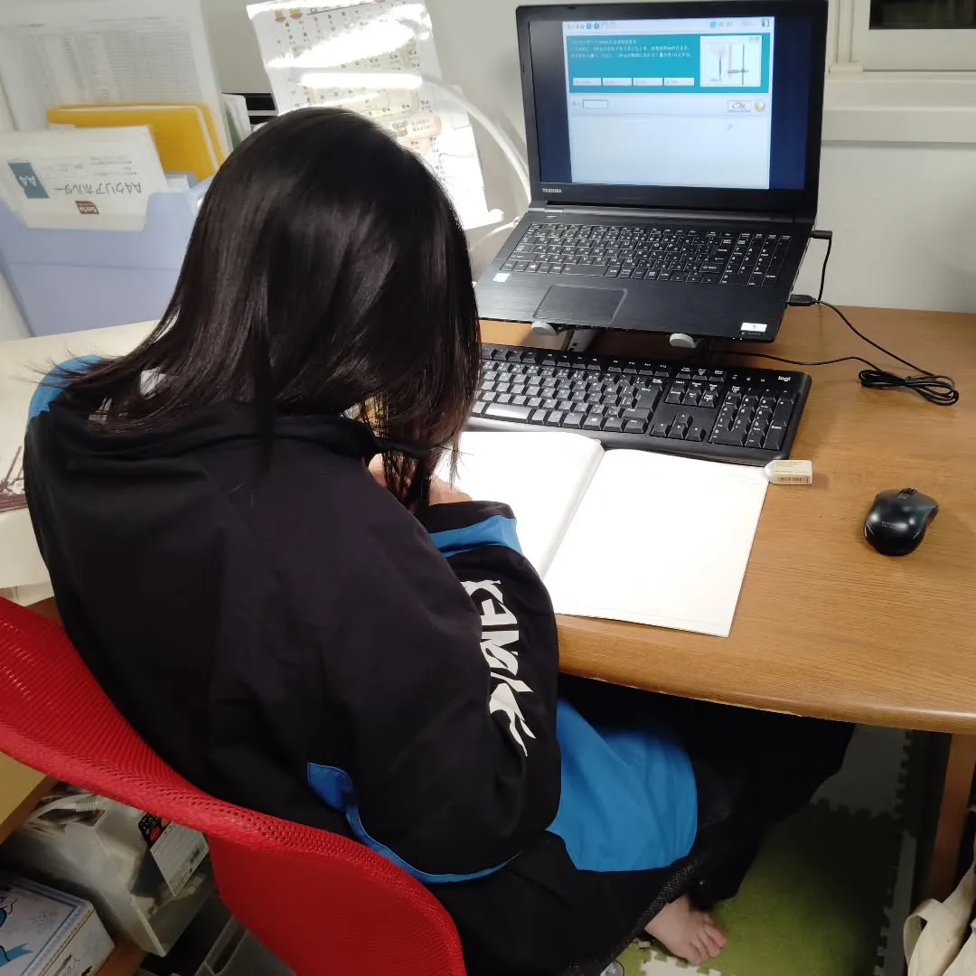 期末テスト前倒しの振り替えで、中学生は基本的にお休み😀木曜日...