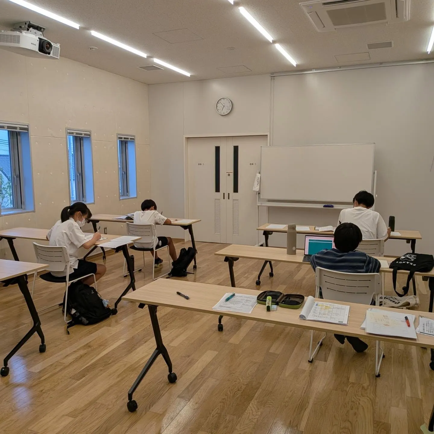 自主学習会2日目！やすらガーデン第2研修室にて